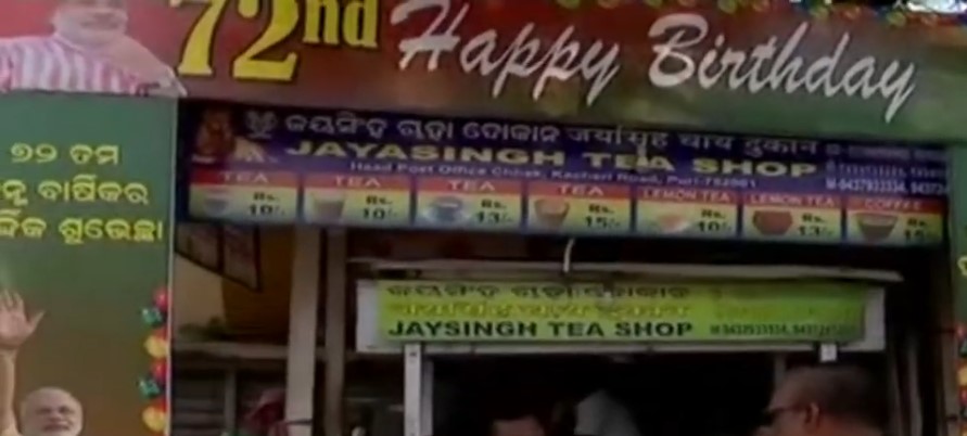 Roadside Stall Owner In Odisha’s Puri Distributes Sweets & Serves Tea ...